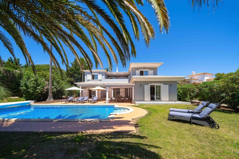 Property building, Day, Garden, Garden, Garden view, Pool view, Swimming pool, sunbed