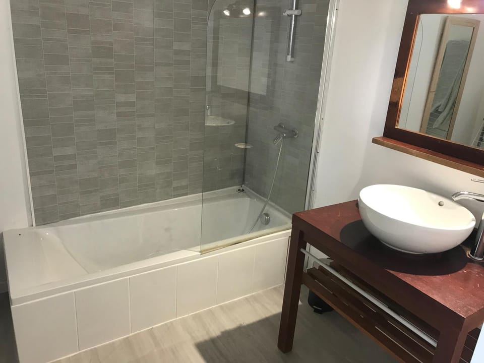 Bathroom, Bath