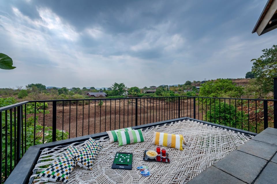 Patio, Day, Natural landscape, View (from property/room), Balcony/Terrace, Food and drinks, Seating area, Garden view, towels