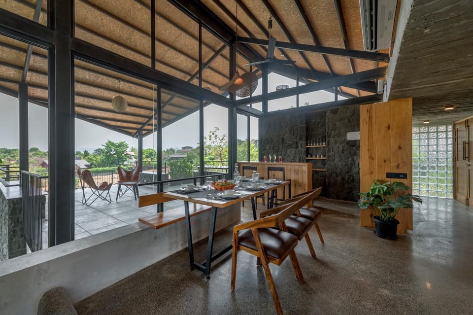 Patio, Restaurant/places to eat, View (from property/room), Balcony/Terrace, Living room, Banquet/Function facilities, Seating area, Dining area, Garden view, Breakfast, Lunch, Dinner, minibar, air conditioner