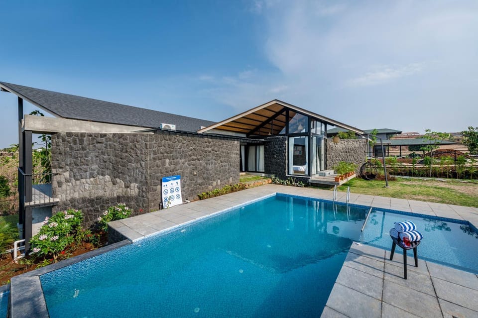Property building, Patio, Day, Garden, Garden view, Pool view, Swimming pool, sunbed, towels