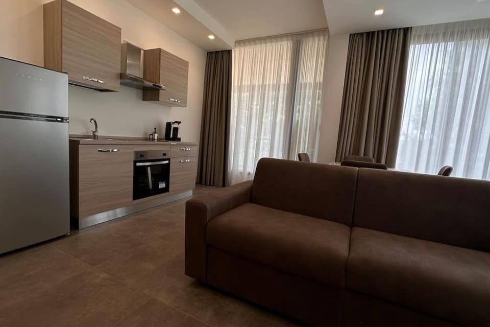 Kitchen or kitchenette, Living room, Seating area, dishwasher, minibar, oven, pet friendly, stove, toaster