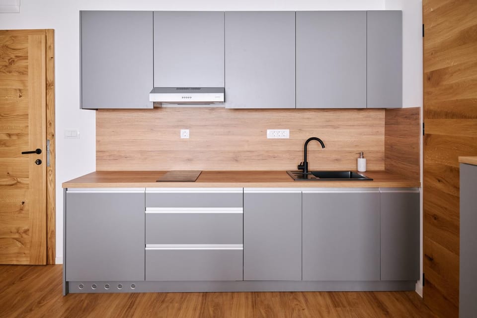 Kitchen or kitchenette, stove, wardrobe, kitchen