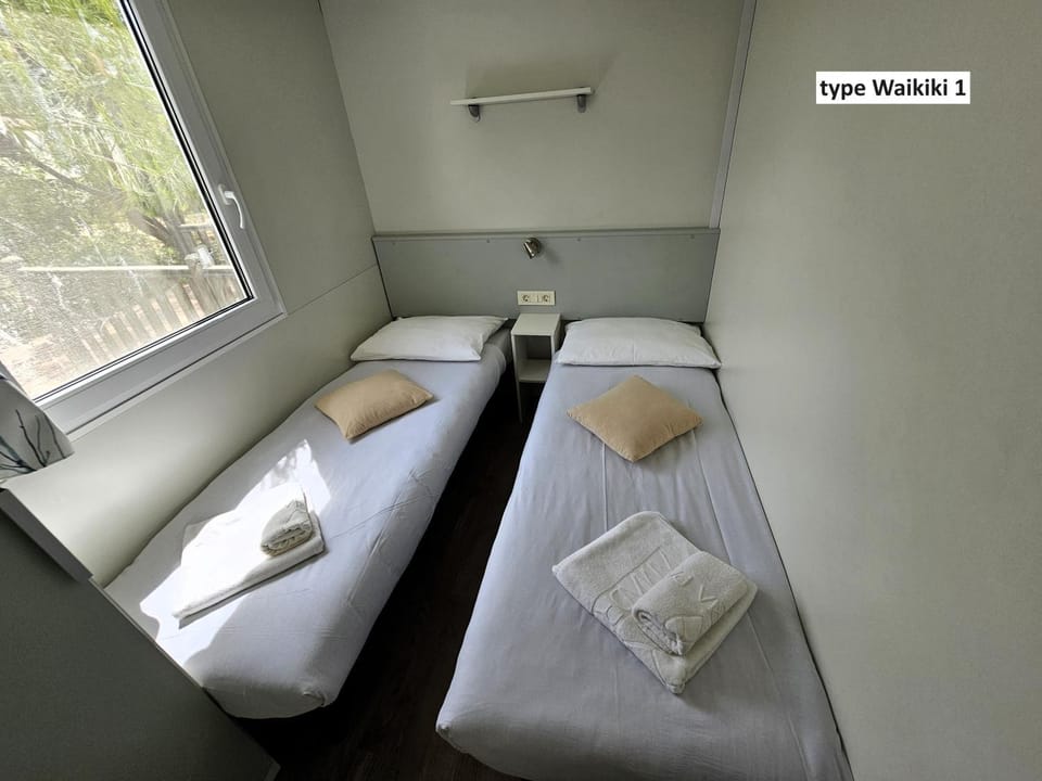 Photo of the whole room, Bedroom, towels