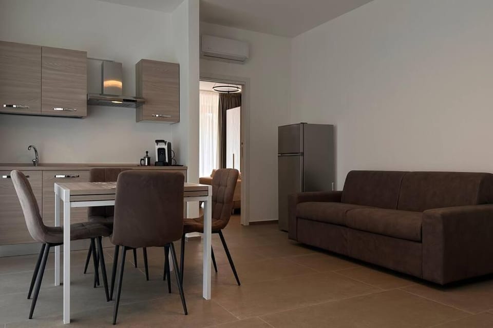 Kitchen or kitchenette, Living room, Seating area, Dining area