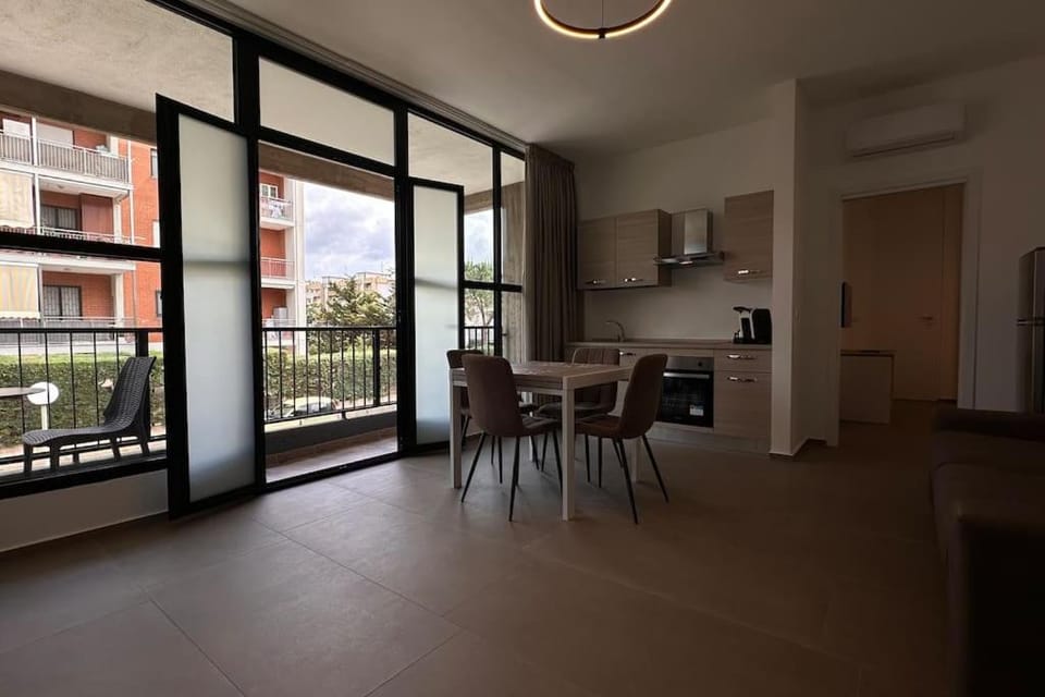 View (from property/room), Balcony/Terrace, Kitchen or kitchenette, Living room, Seating area, oven, pet friendly, stove