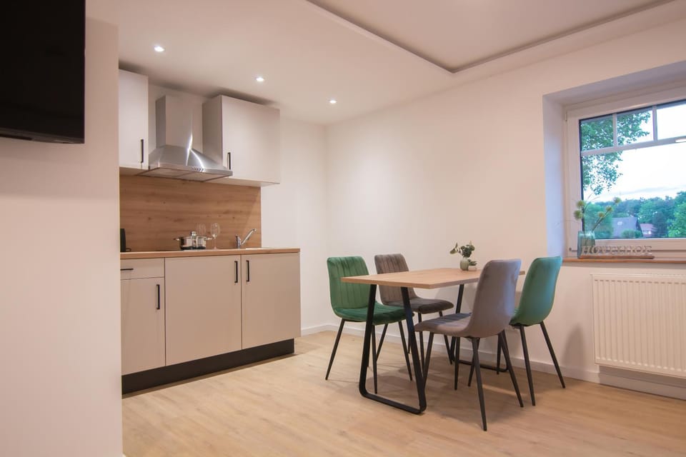 Kitchen or kitchenette, Seating area, Dining area