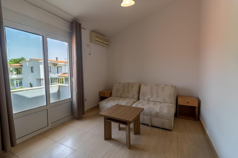 View (from property/room), Balcony/Terrace, Living room, Seating area
