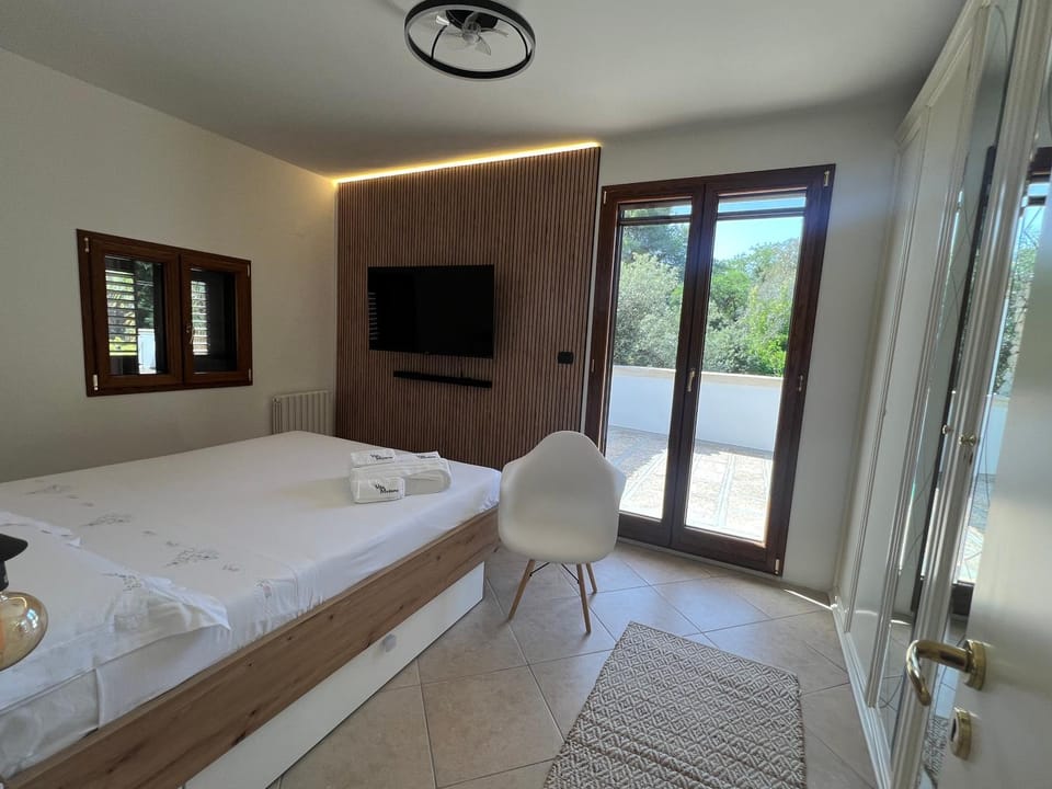 Bed, TV and multimedia