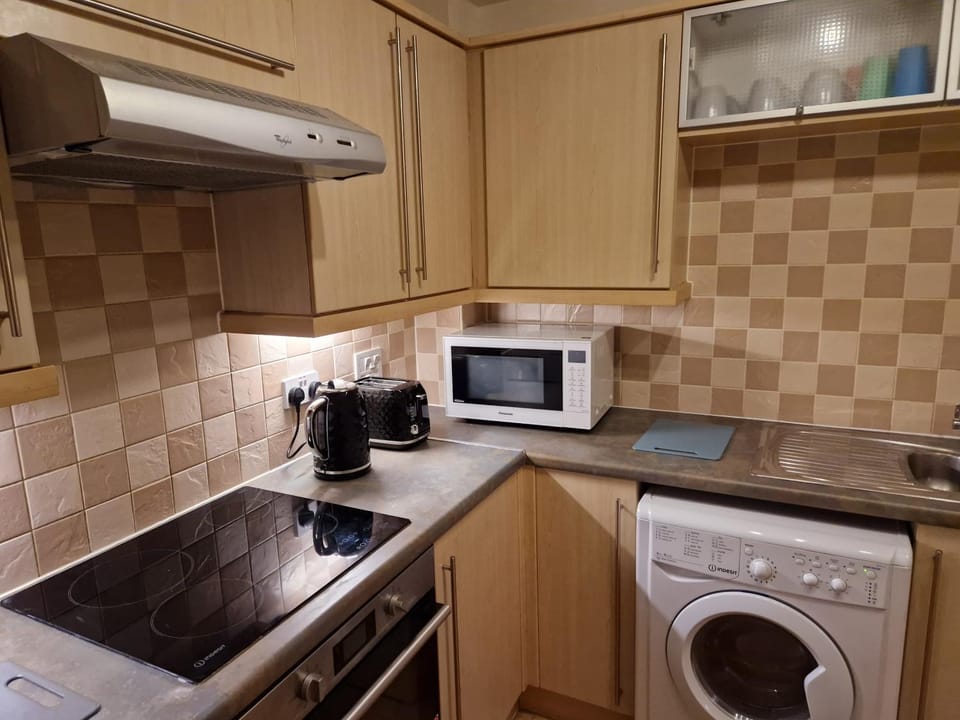 Coffee/tea facilities, Kitchen or kitchenette, dishwasher, oven, stove, toaster, washing machine