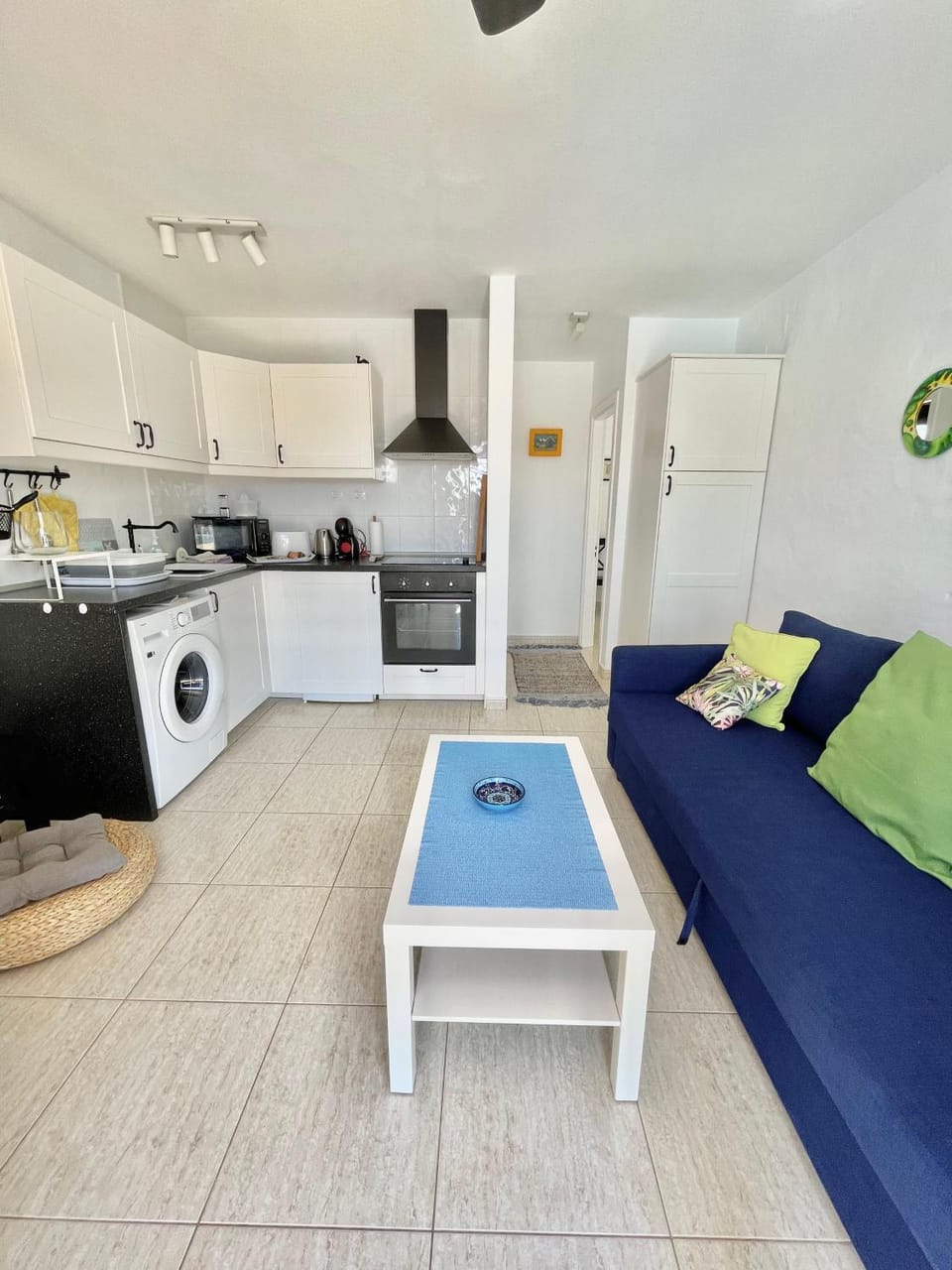 Kitchen or kitchenette, Living room, Seating area, Dining area, oven, stove, toaster, washing machine