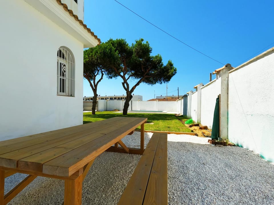 Sunny ocean view house walking distance from beach House in La Janda