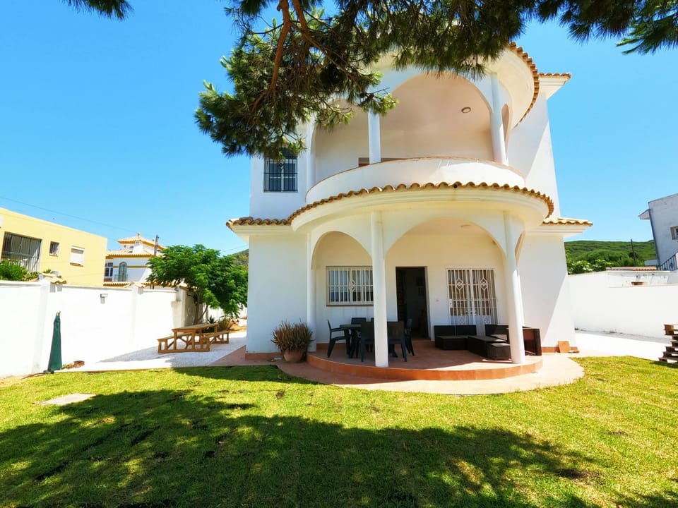 Sunny ocean view house walking distance from beach House in La Janda