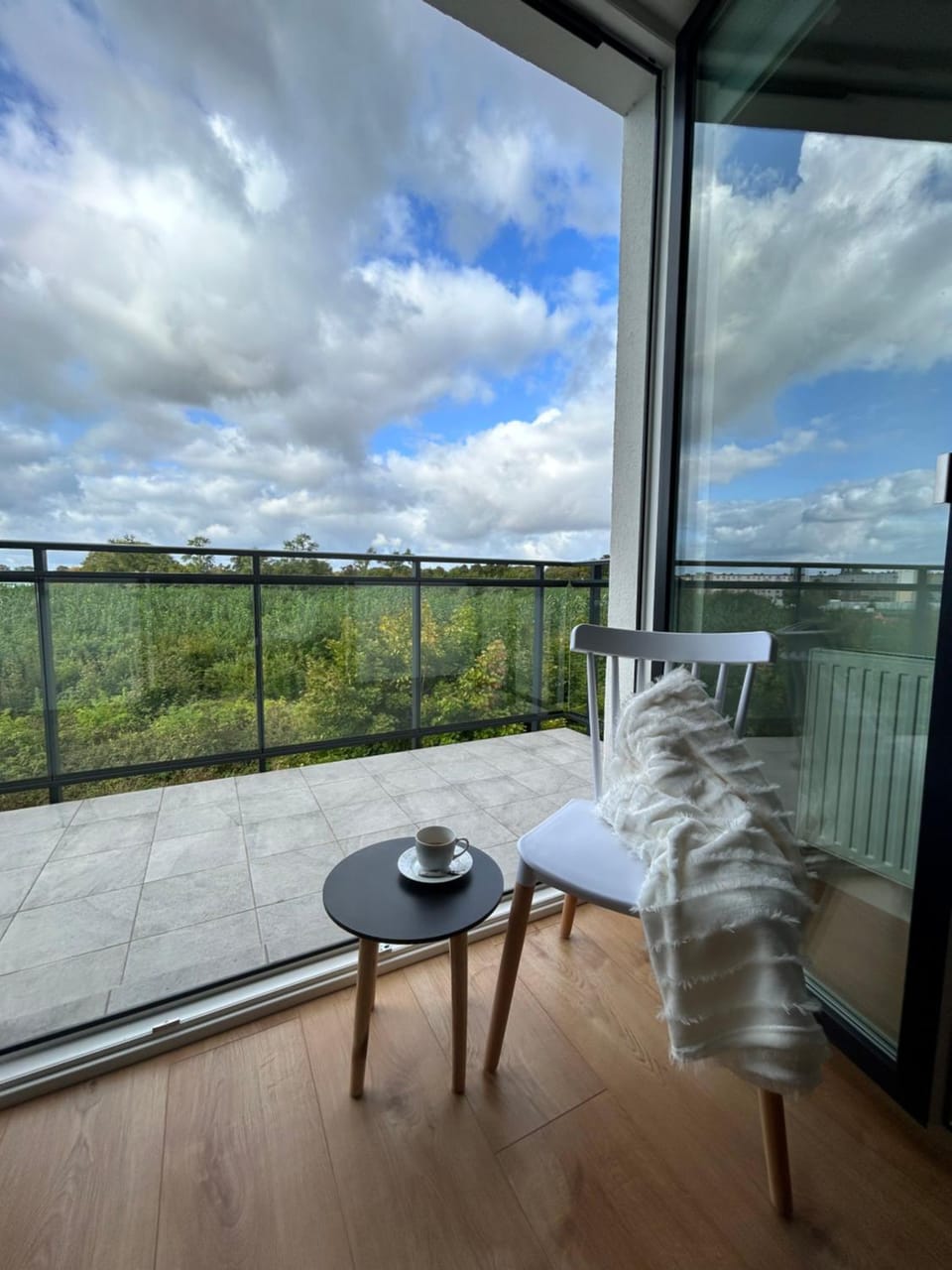 View (from property/room), Balcony/Terrace, Living room