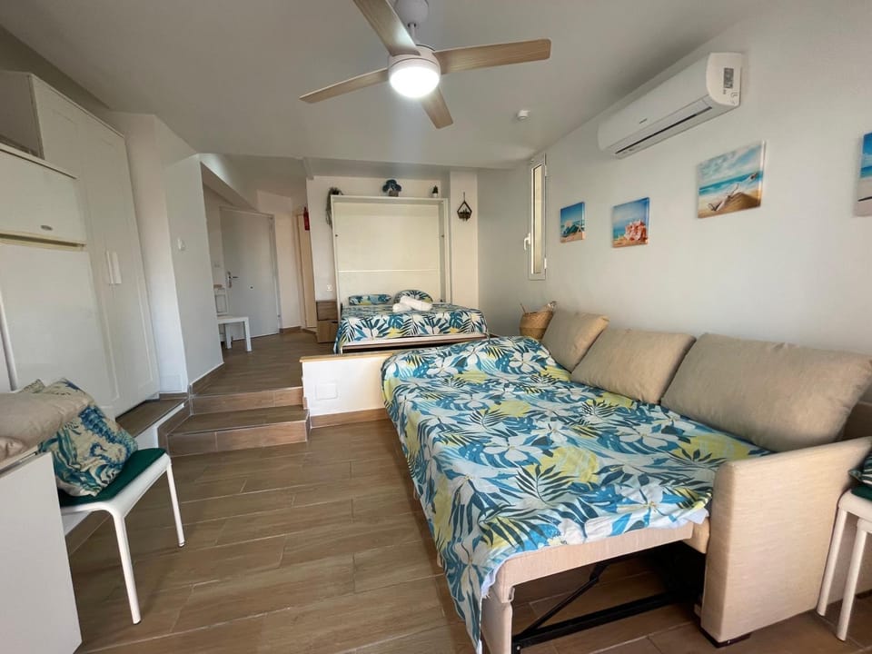 Bed, Living room