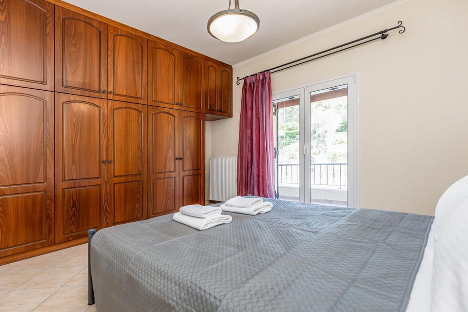 Bed, Photo of the whole room, Bedroom, wardrobe, air conditioner