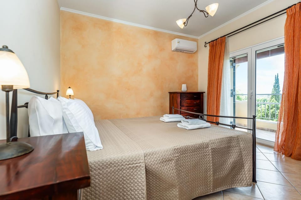 Bed, Photo of the whole room, Bedroom, air conditioner