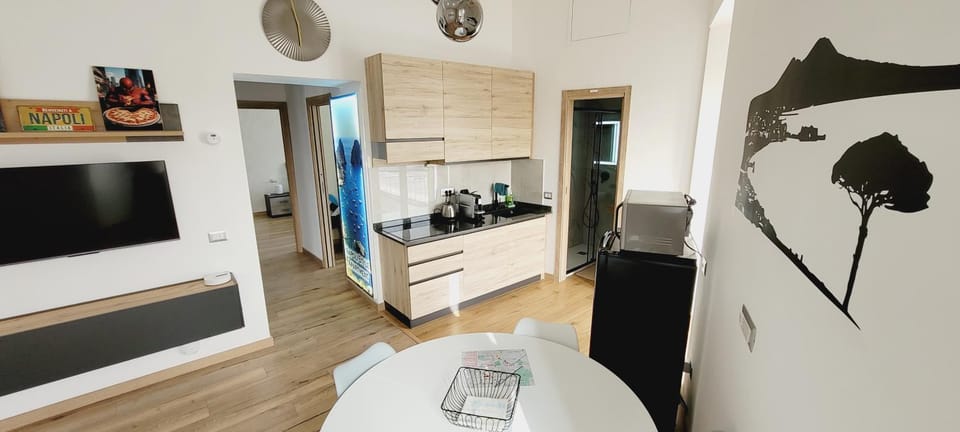TV and multimedia, Kitchen or kitchenette, Dining area, stove