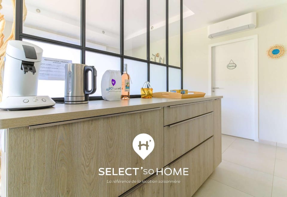 Property logo or sign, Coffee/tea facilities, Kitchen or kitchenette