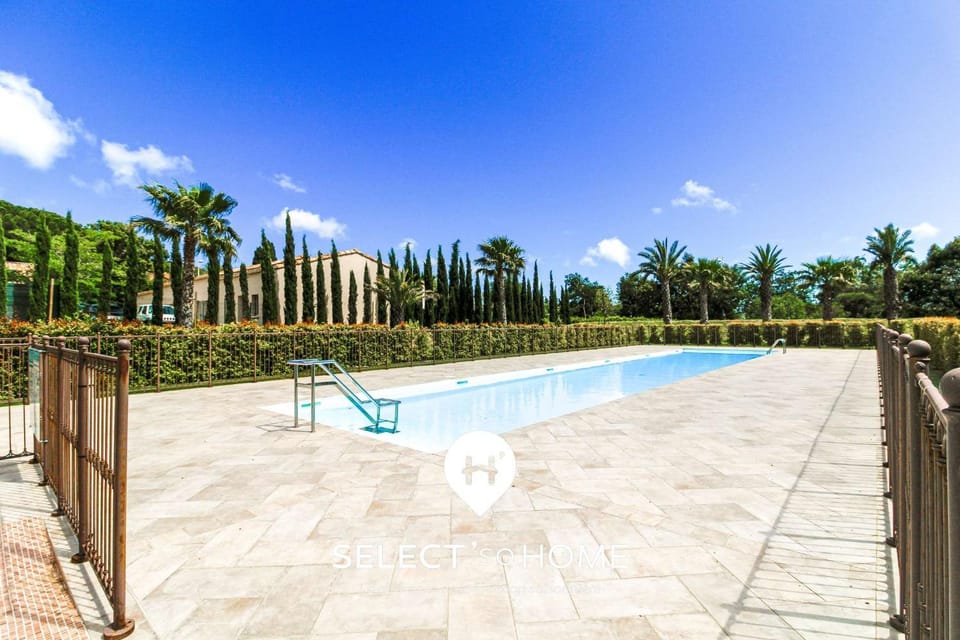 Day, Natural landscape, Pool view, Swimming pool