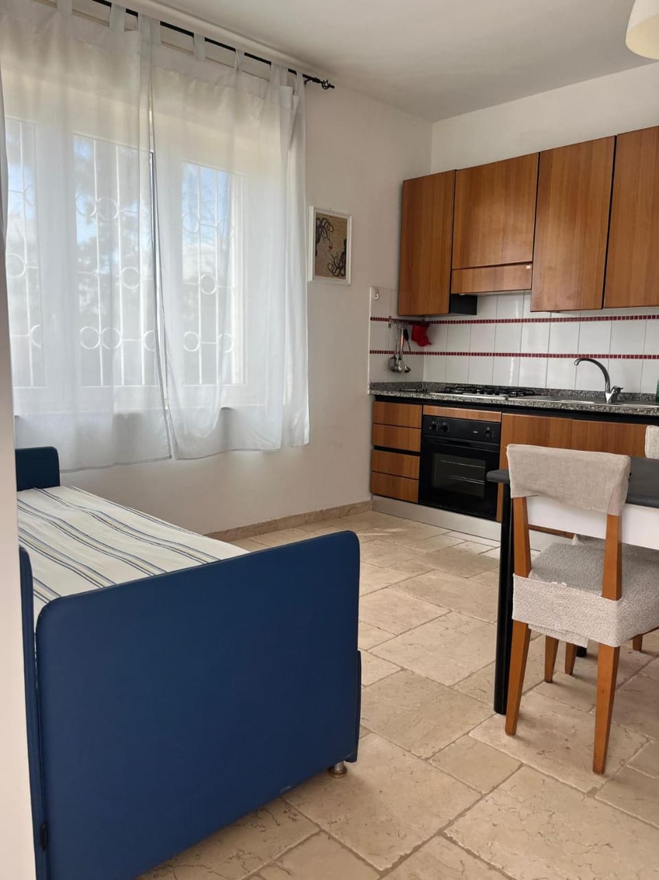 Kitchen or kitchenette, Living room, Seating area, Dining area, stove