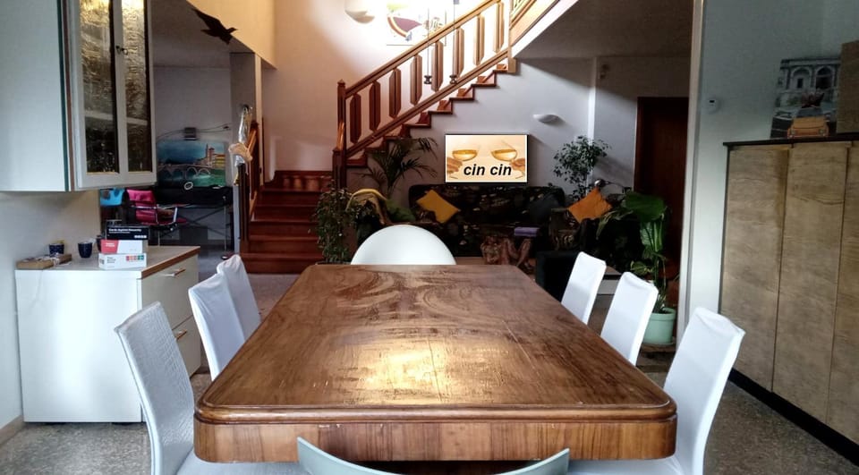 TV and multimedia, Kitchen or kitchenette, Living room, Seating area, Dining area