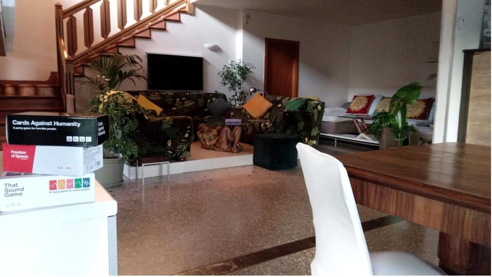 Communal lounge/ TV room, TV and multimedia, Seating area, Dining area