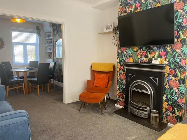 Totland Retreat Cosy Garden Flat Entire Home - Pass The Keys Apartment in Brighton