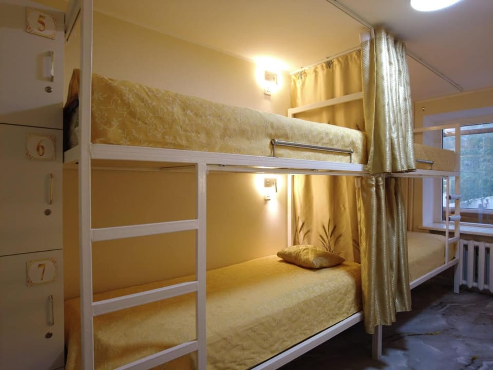 Bedroom, bunk bed