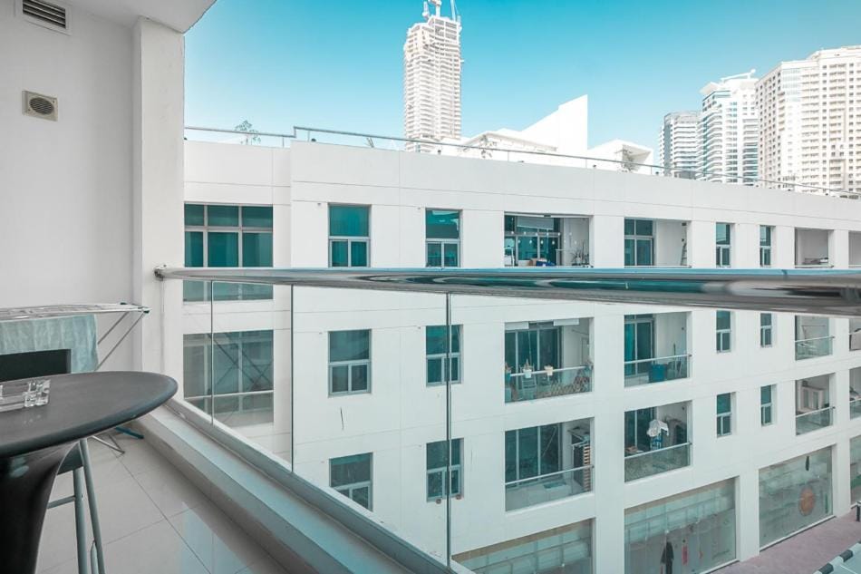 StoneTree - Chic Studio - Near Beach Apartment in Dubai