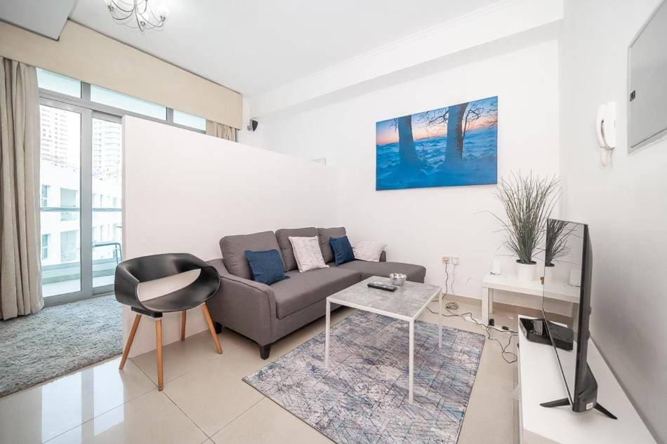 StoneTree - Chic Studio - Near Beach Apartment in Dubai