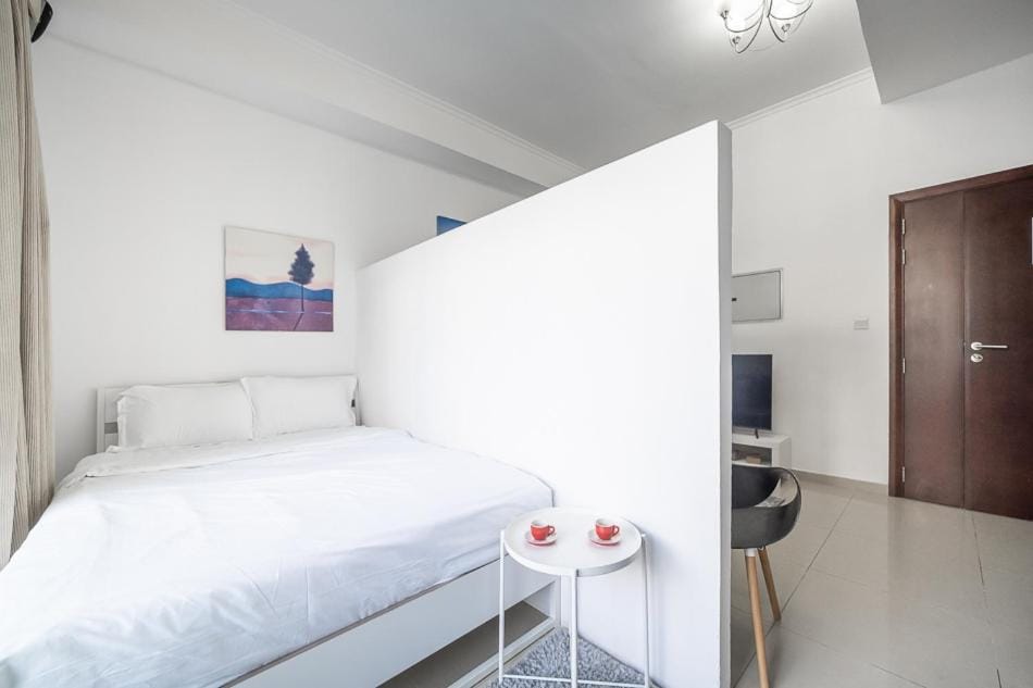 StoneTree - Chic Studio - Near Beach Apartment in Dubai