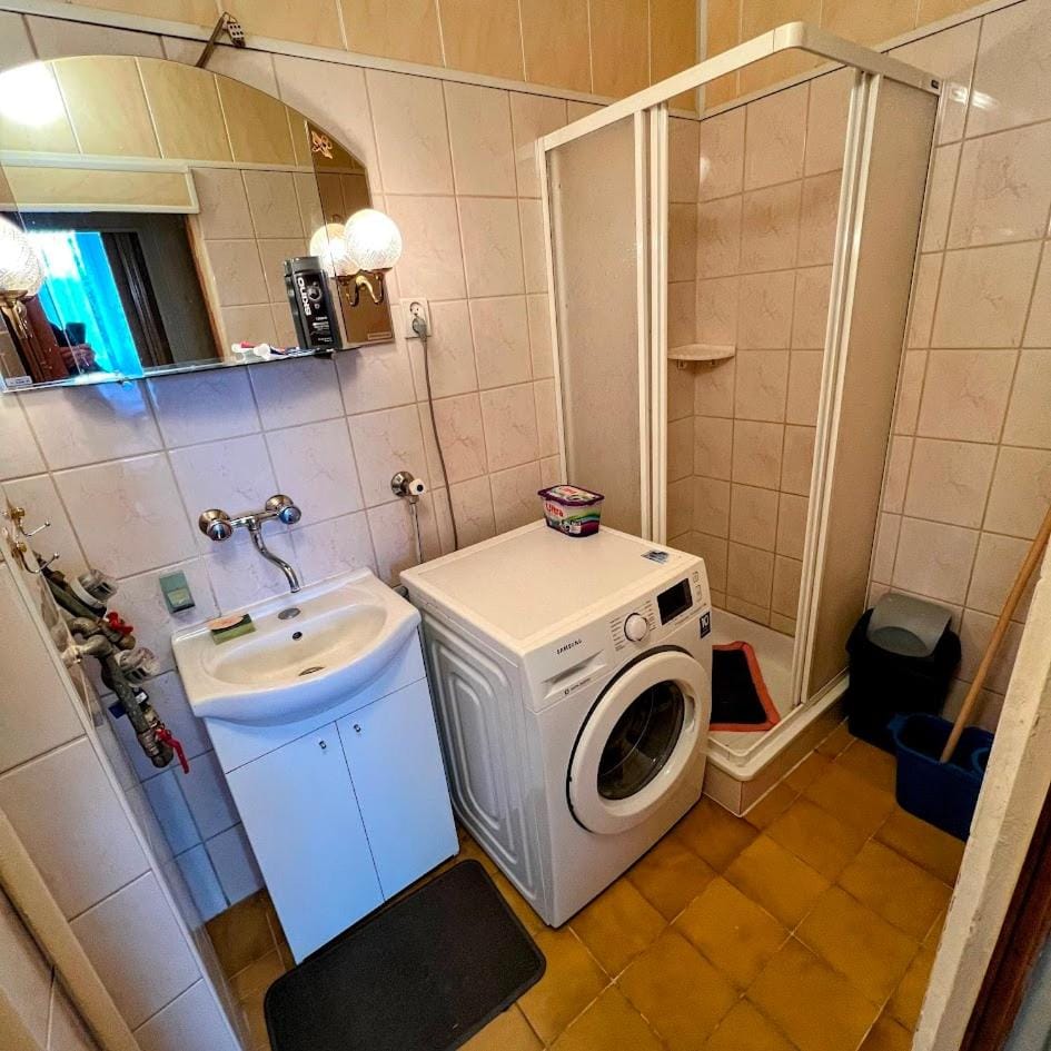 Shower, Bathroom, washing machine