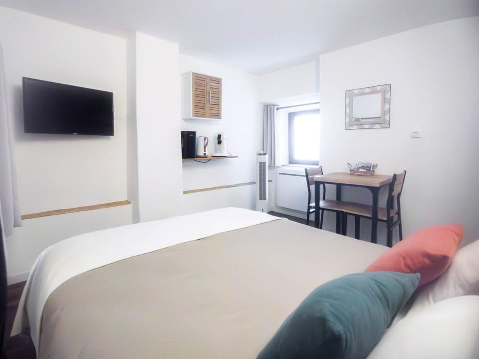 Chambre indépendante avec salle de bain privée Bed and Breakfast in Auvergne-Rhône-Alpes
