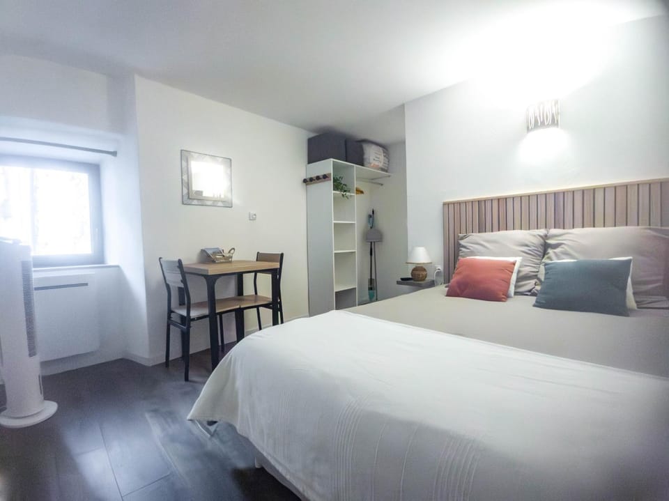 Chambre indépendante avec salle de bain privée Bed and Breakfast in Auvergne-Rhône-Alpes