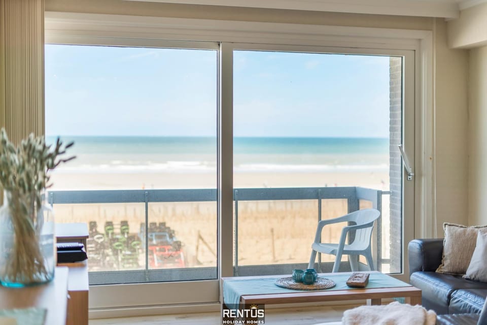 Balcony/Terrace, Living room, Seating area, Sea view