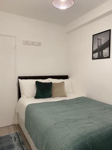 PRIVATE ROOM IN SIDMOUTH STREET, KINGS CROSS Bed and Breakfast in London Borough of Islington