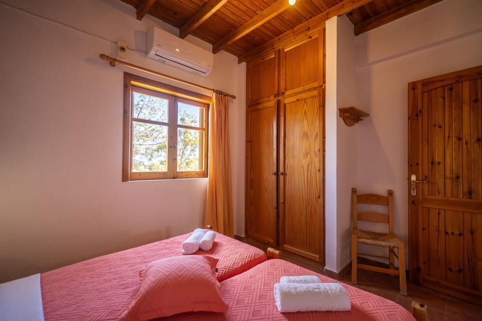 Bed, Photo of the whole room, Bedroom, towels, wardrobe