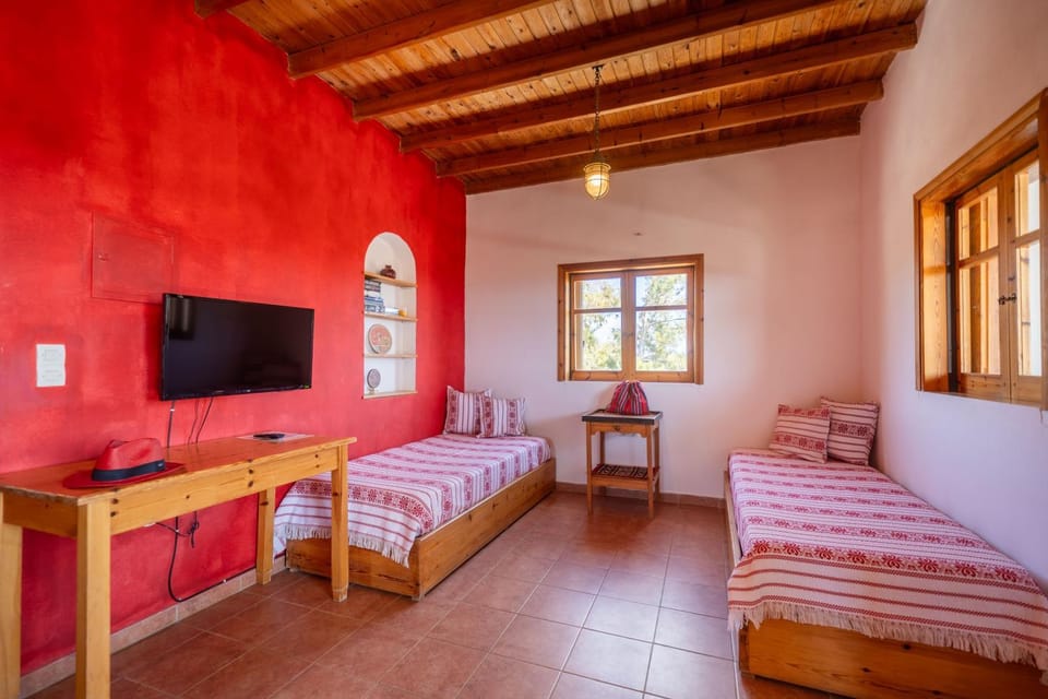 Communal lounge/ TV room, Bed, TV and multimedia