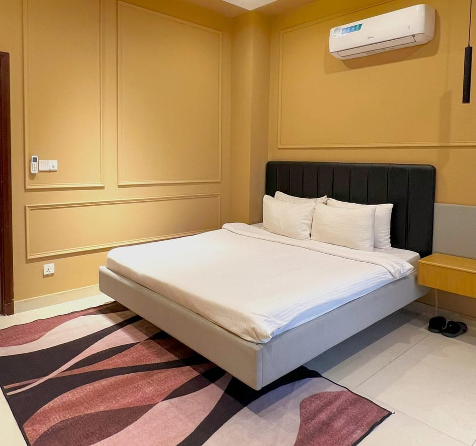 Bed, Photo of the whole room, Bedroom, internet, air conditioner