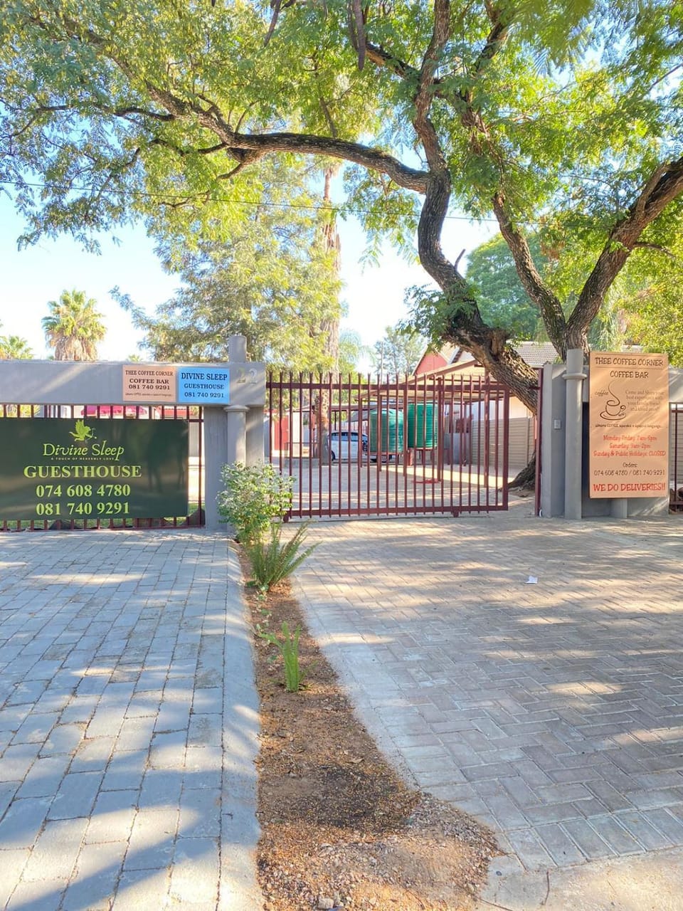 Facade/entrance