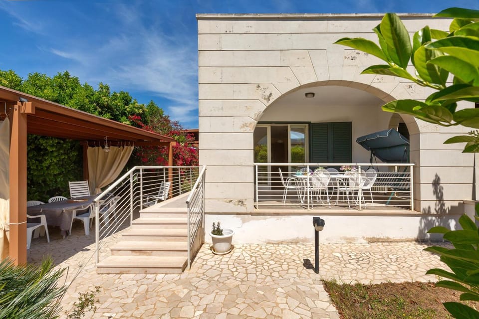 Property building, Garden, Balcony/Terrace