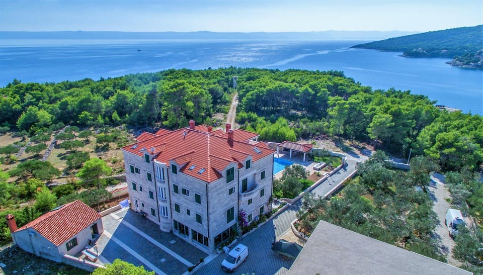 Property building, Day, Neighbourhood, Natural landscape, Bird's eye view, Sea view