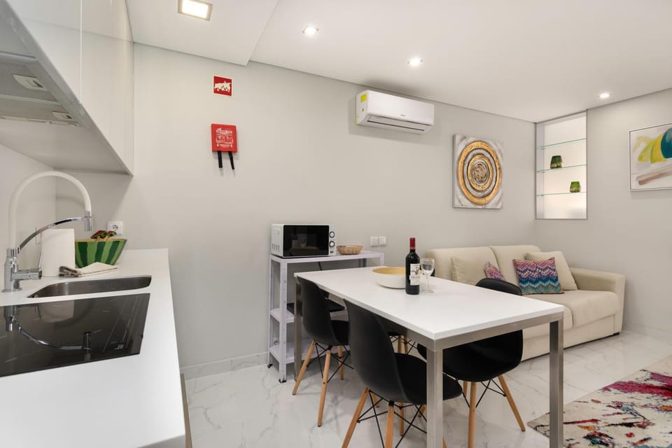 Kitchen or kitchenette, Dining area, air conditioner