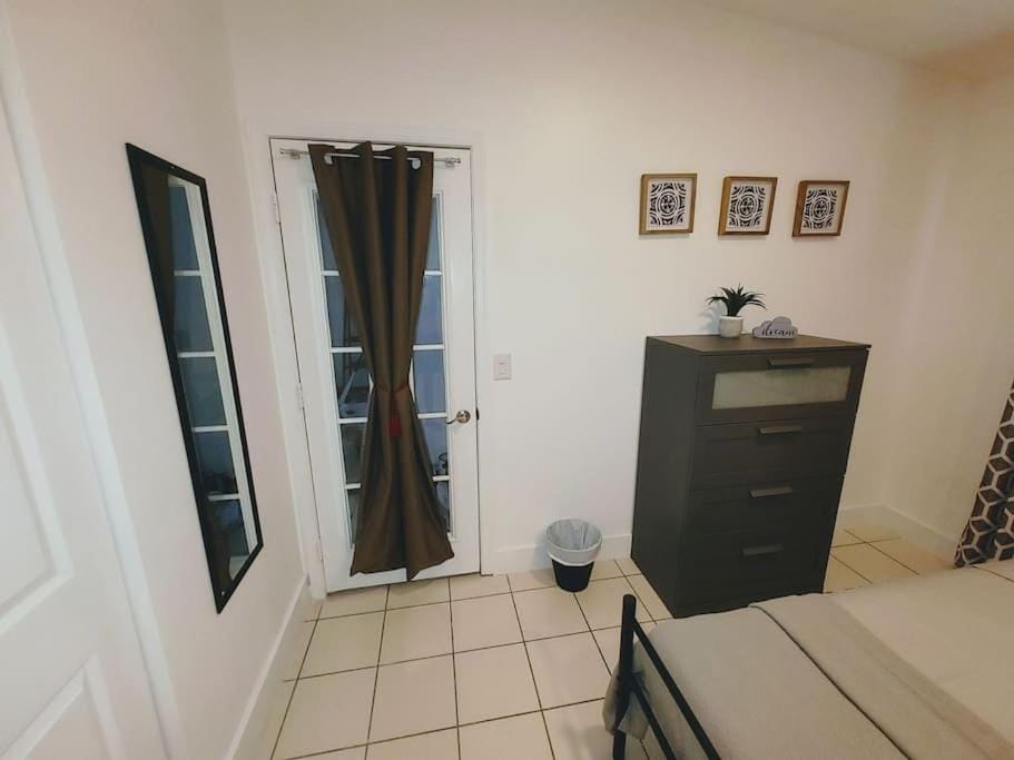 Walk to Hard Rock ~ Amazing 5 Star Home Away From Home! House in Miami Gardens