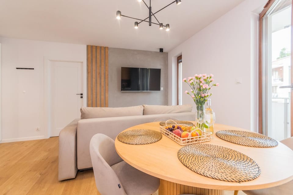 TV and multimedia, Living room, Seating area, Dining area, Evening entertainment