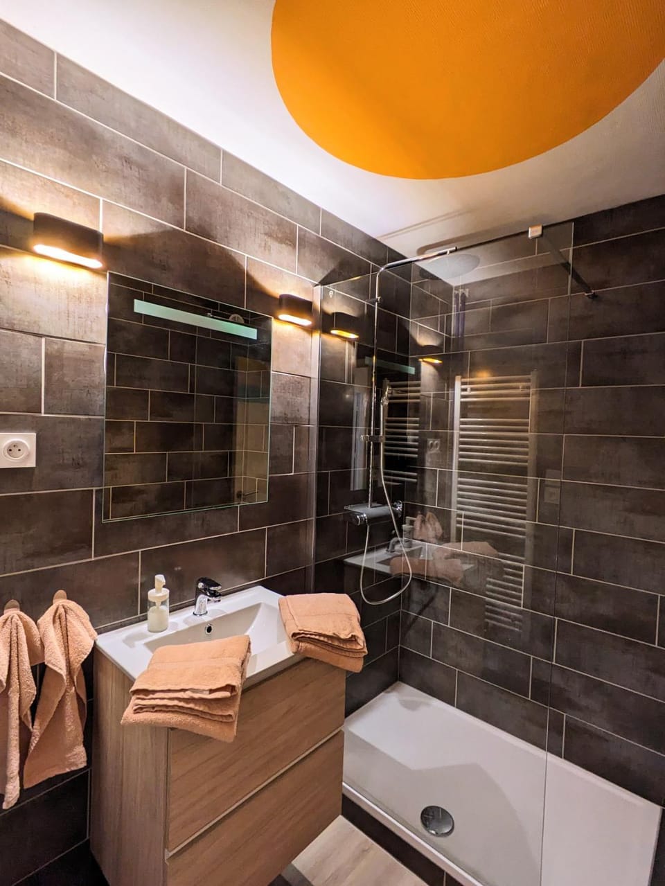 Shower, Bathroom, towels