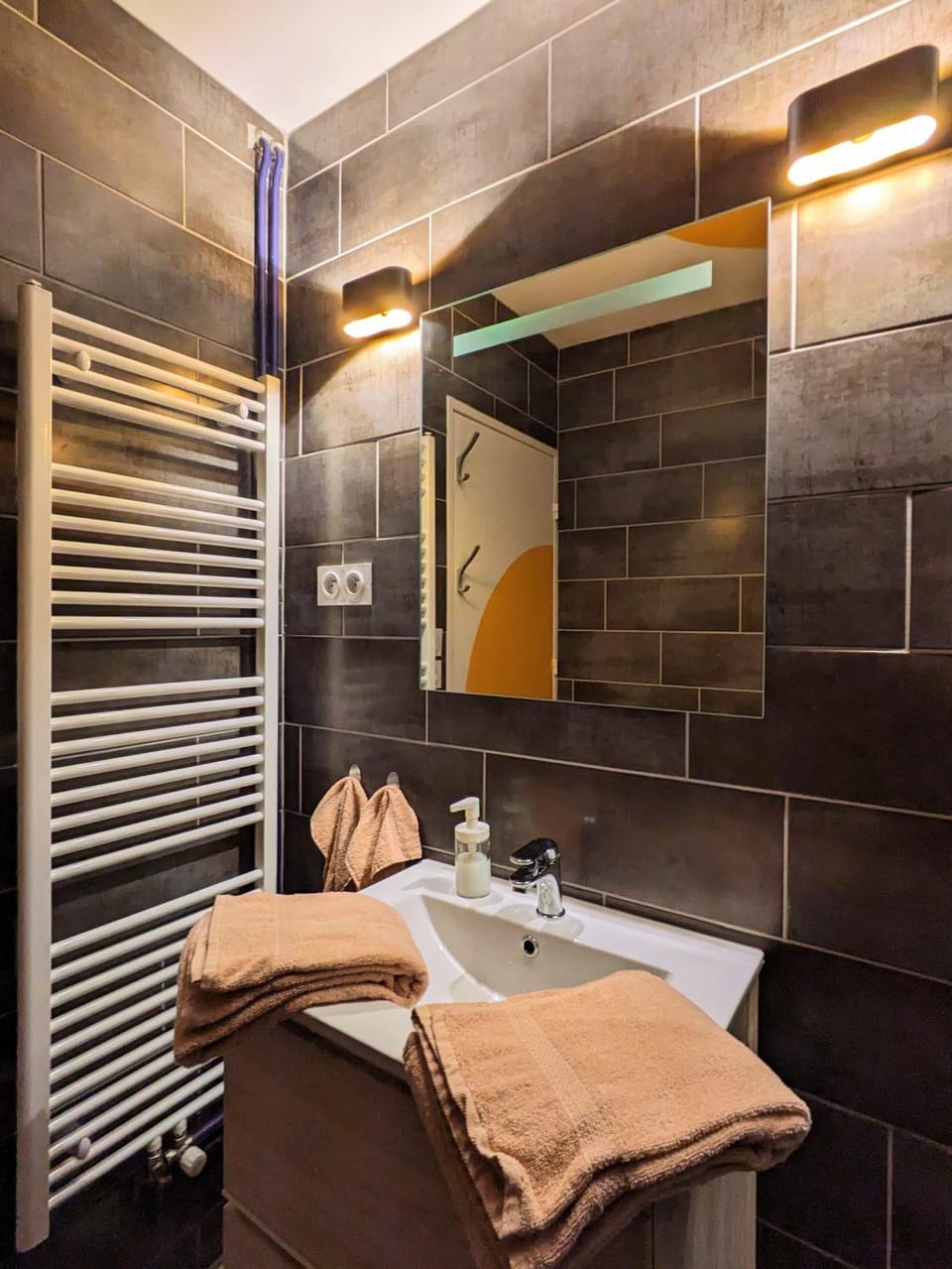 Shower, Bathroom, towels