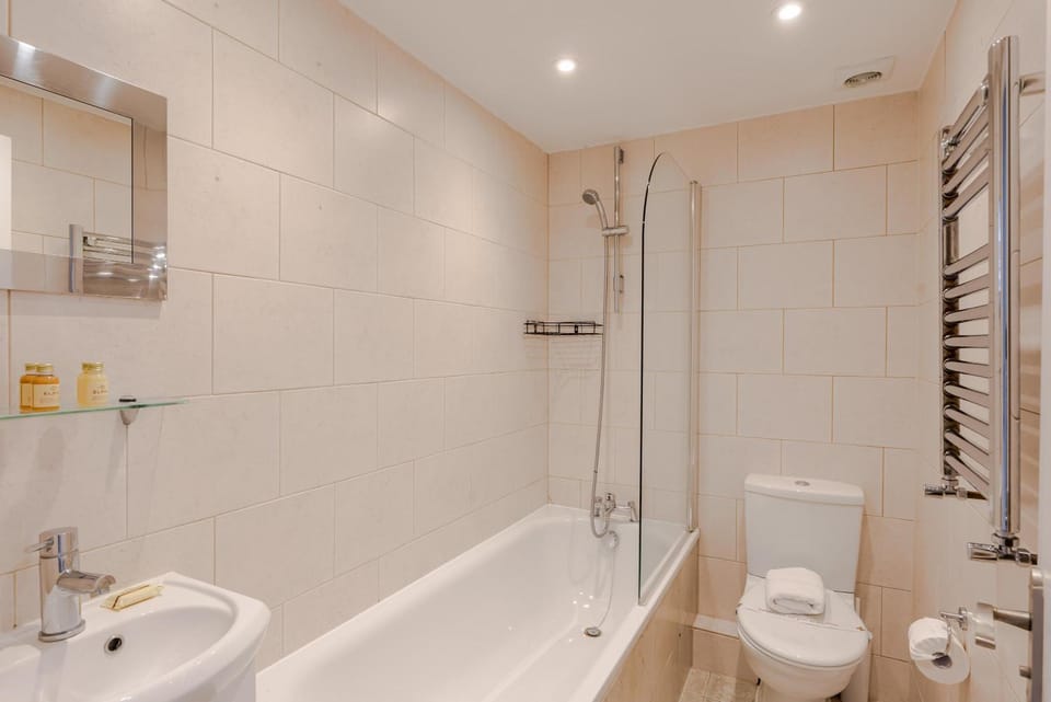 Central 1-bed Flat - by Oxford Circus - Sleeps 4 Apartment in City of Westminster