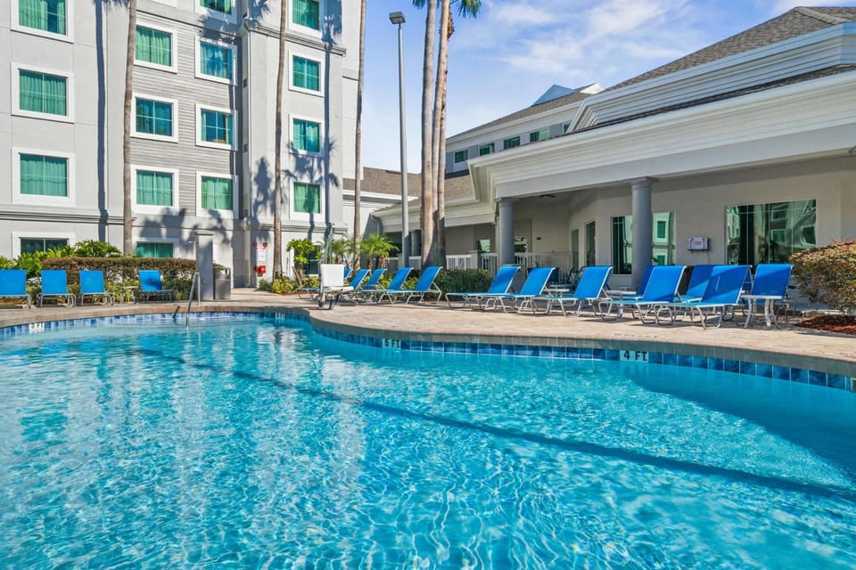 3 beds Disney FREE Shuttle PARKING No Resort Fee Apartment in Orlando